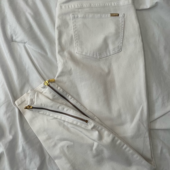 Jennifer Lopez - Picture 2 of 2